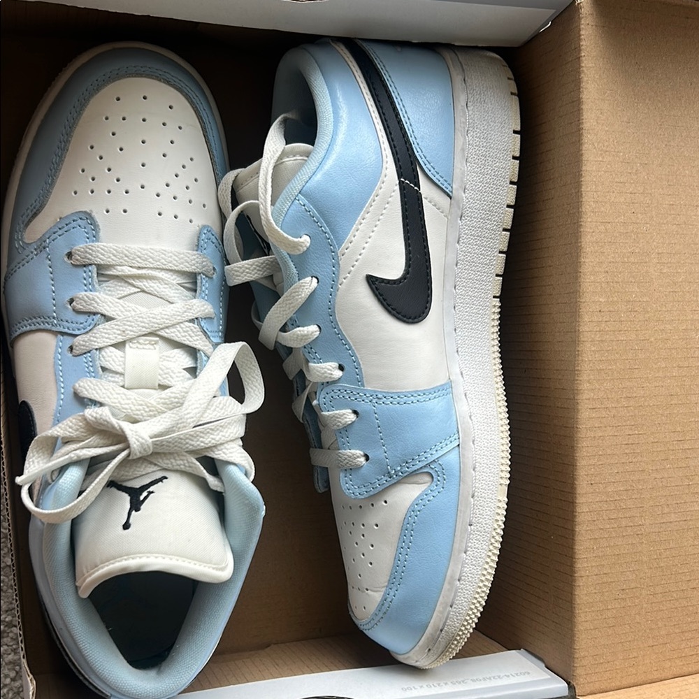 Jordan Blue and White Low-Top Sneakers - Picture 2 of 4
